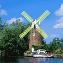 酷爆了 廈門園博苑首屆七彩風(fēng)車游樂園震撼來襲